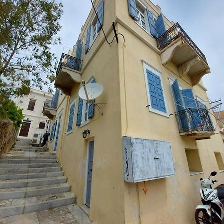 Artemis Ermoupoli Centre Appartement Pour Petit Budget Backpackers 외부 사진