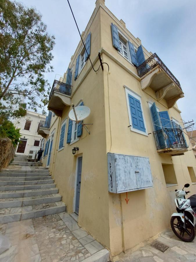 Artemis Ermoupoli Centre Appartement Pour Petit Budget Backpackers 외부 사진