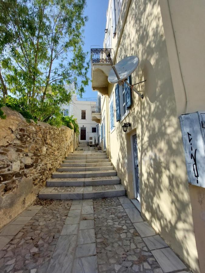 Artemis Ermoupoli Centre Appartement Pour Petit Budget Backpackers 외부 사진